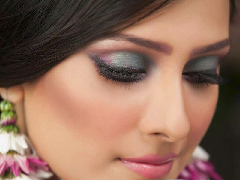 15 Stunning Eye Makeup Techniques You Should Try Right Now