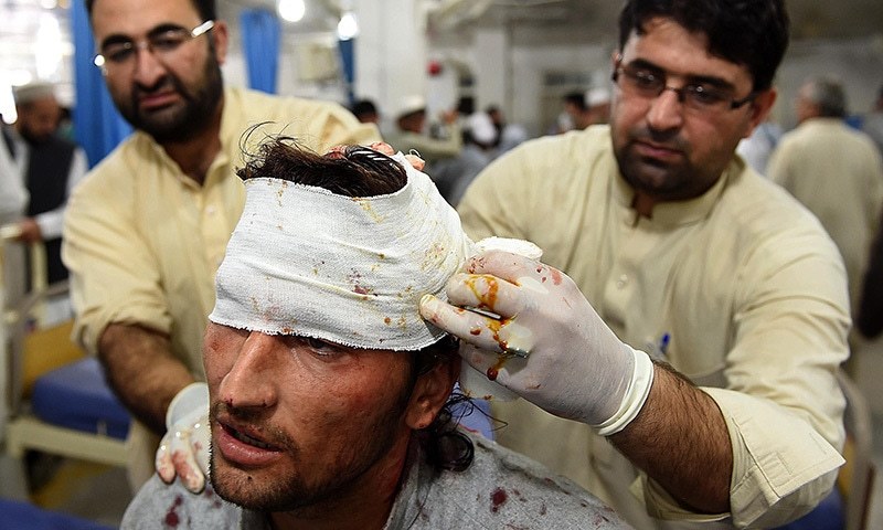 Paramedics treat a man injured in an earthquake at a hospital in Peshawar on October 26, 2015. -AFP